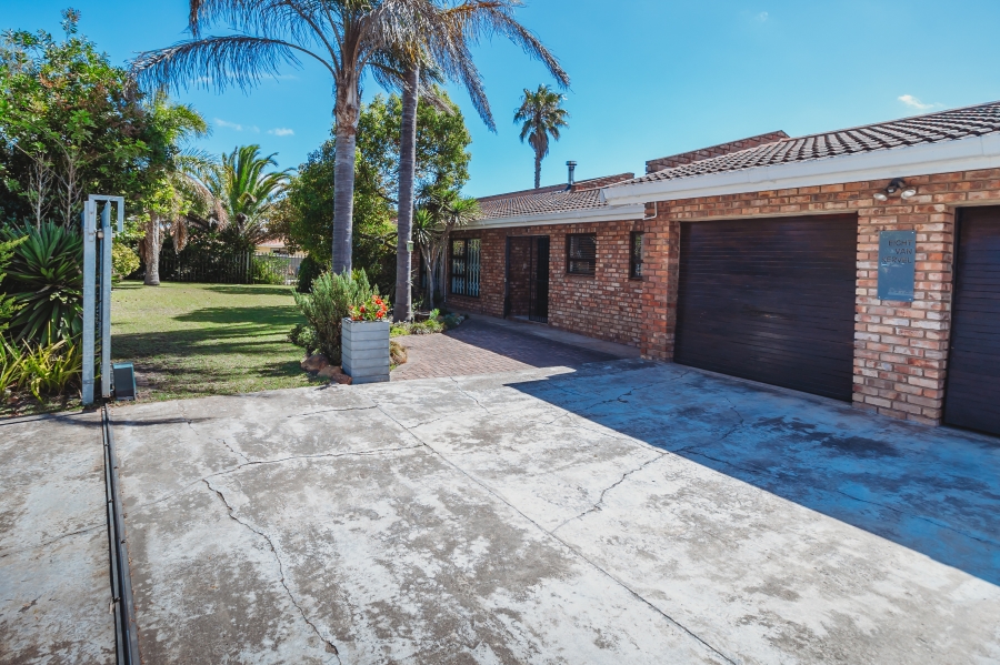 4 Bedroom Property for Sale in Loerie Park Western Cape